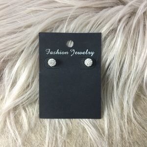 5/$25 Stud earrings